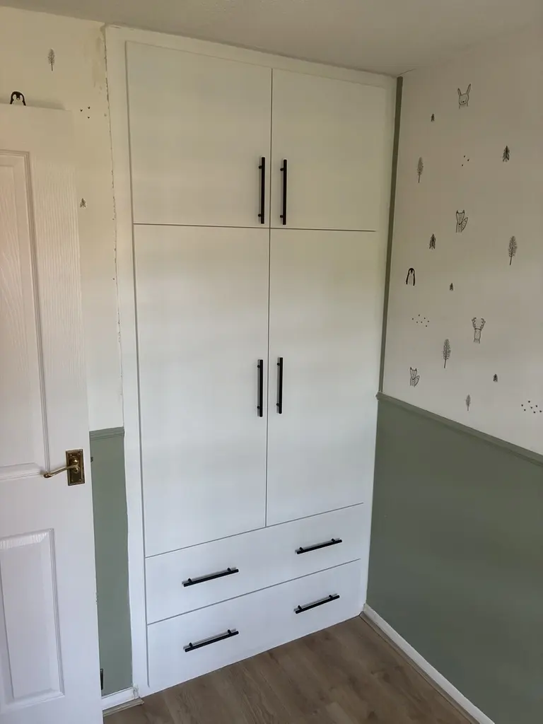 Armin's alcove wardrobe, four doors over two drawers, Welwyn Garden City